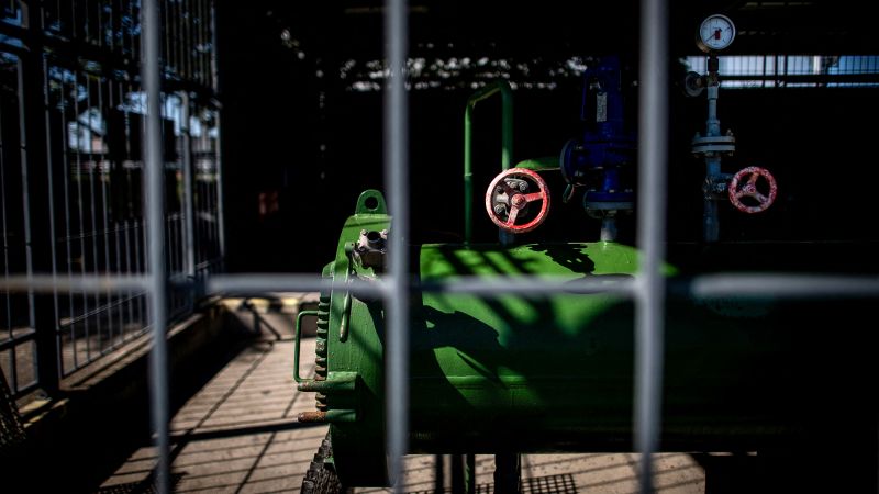 Hungría y Eslovaquia amenazan con apagar las luces en Ucrania por petróleo ruso