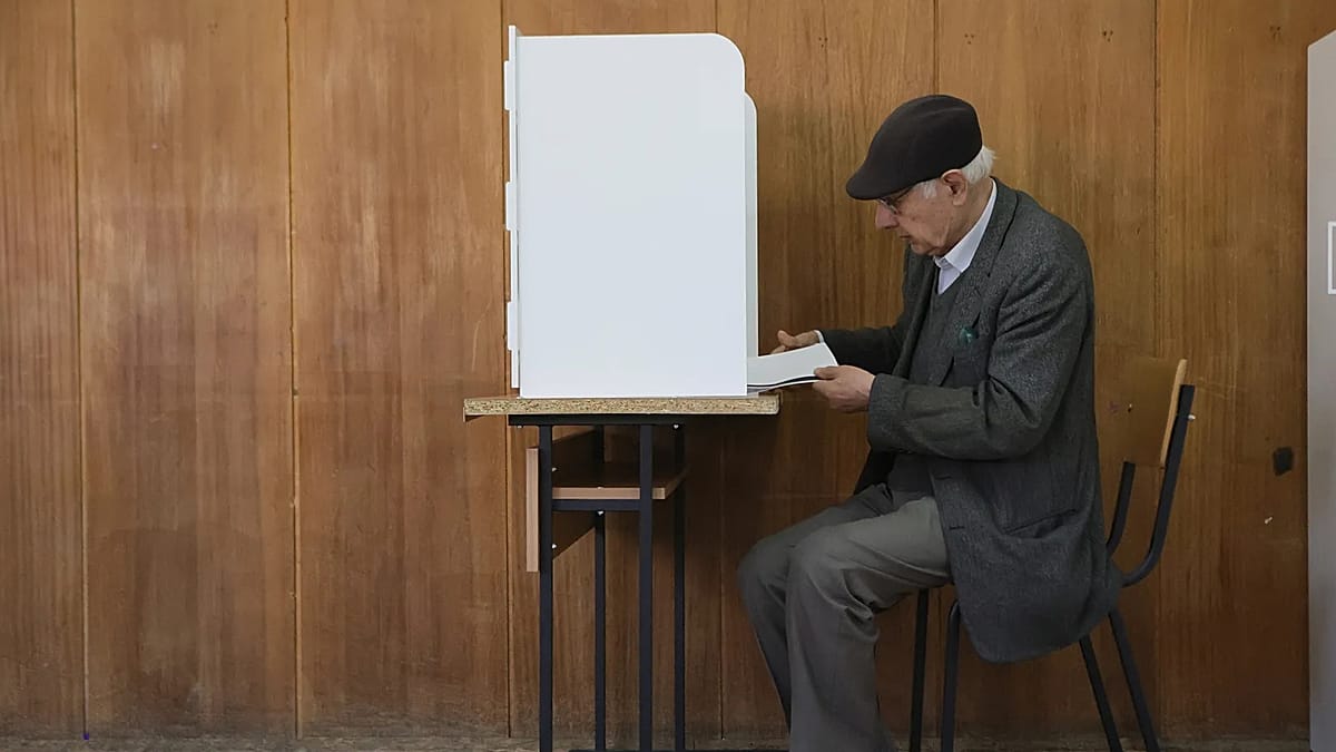 ¡Bulgaria vota octava vez en 5 años! Radev arrasa contra la corrupción