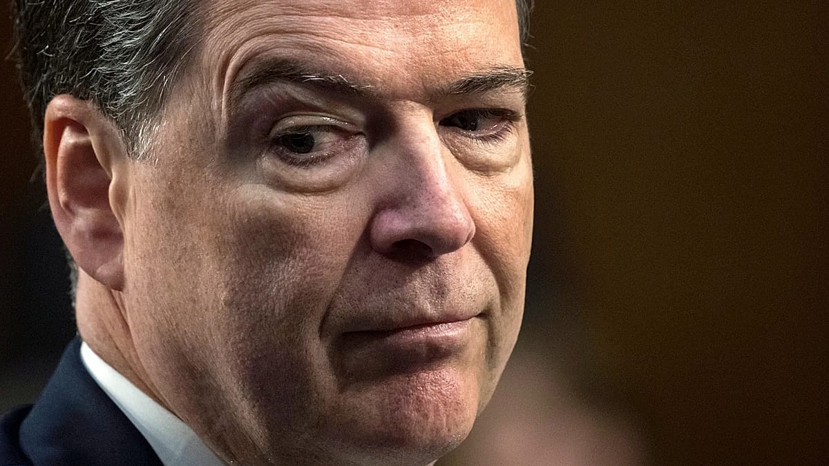Comey procesado otra vez: ¿conchas en la playa contra Trump?