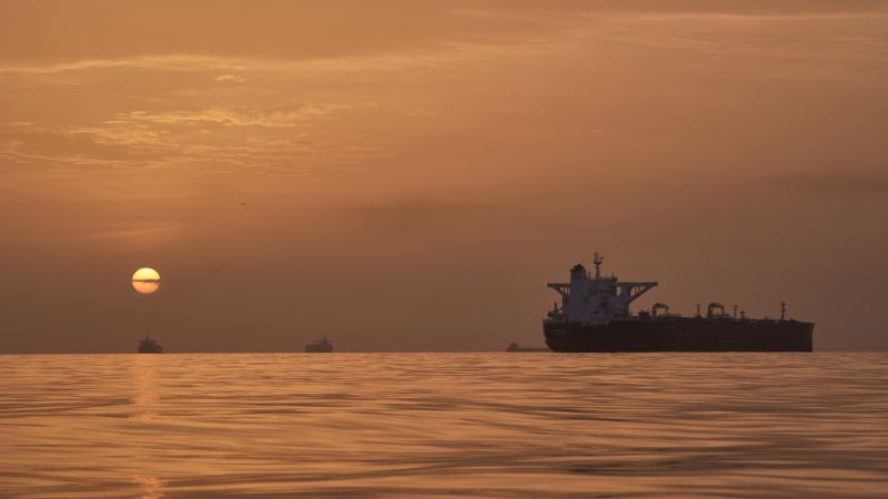 Irán cierra el Estrecho de Ormuz: meses de caos en el petróleo mundial
