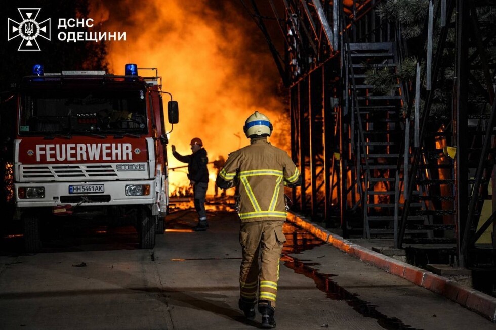 Ucrania ataca puertos rusos clave: fuego en el Báltico