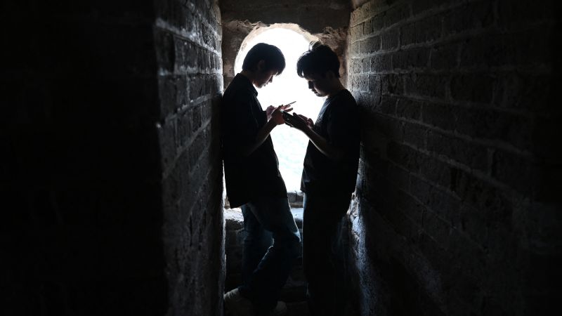 China acusa a espías extranjeros de volver vagos a sus jóvenes