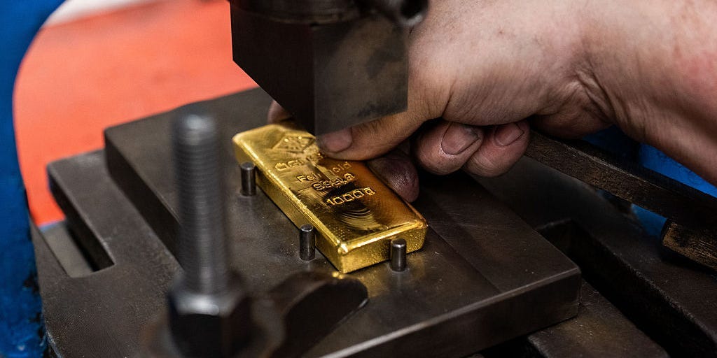 El oro se hunde con la guerra de Irán: adiós a su fama de refugio