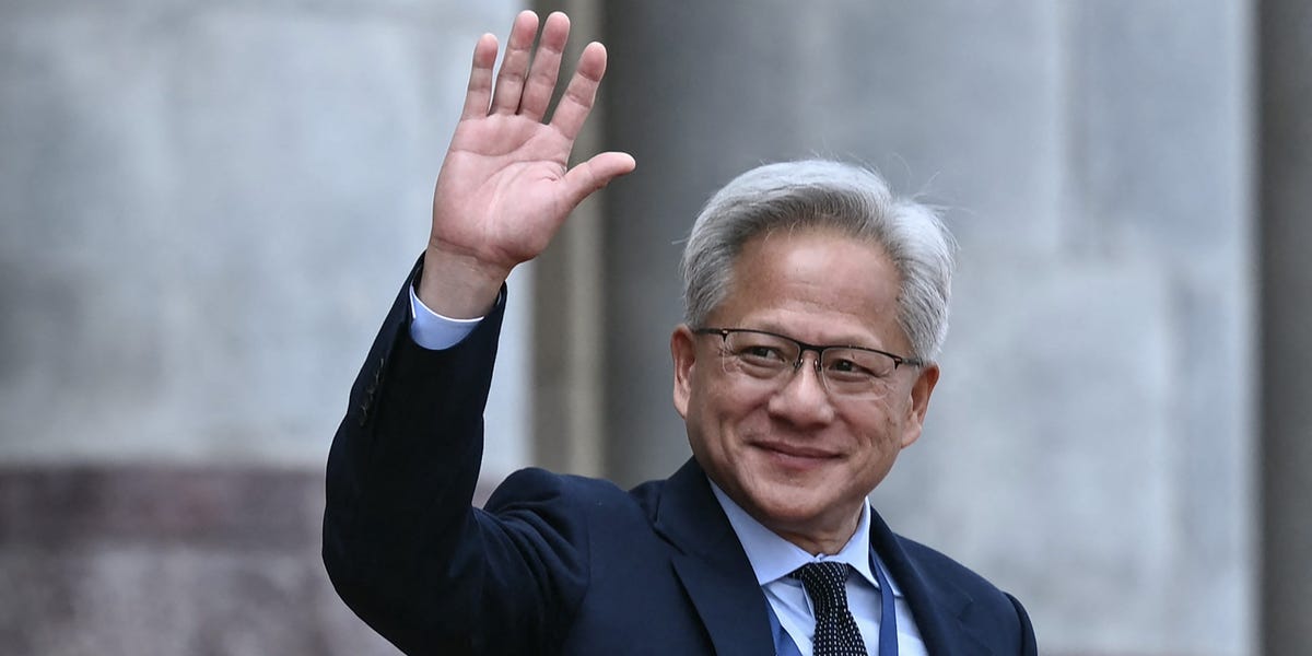 Jensen Huang se lanza a por fideos callejeros en Pekín junto a Trump
