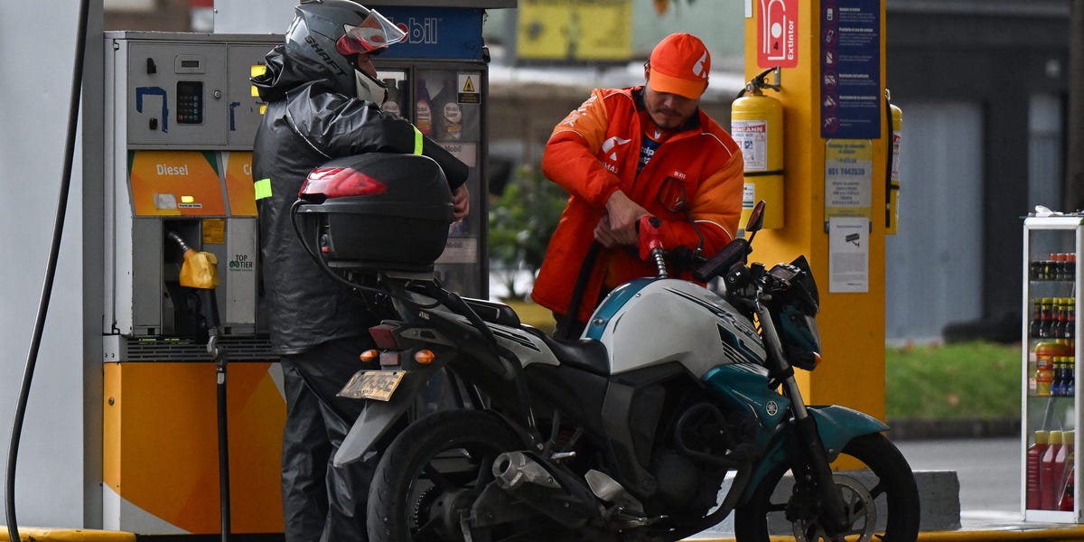 Petróleo a 100 dólares: ataques en Irak disparan los precios mundiales