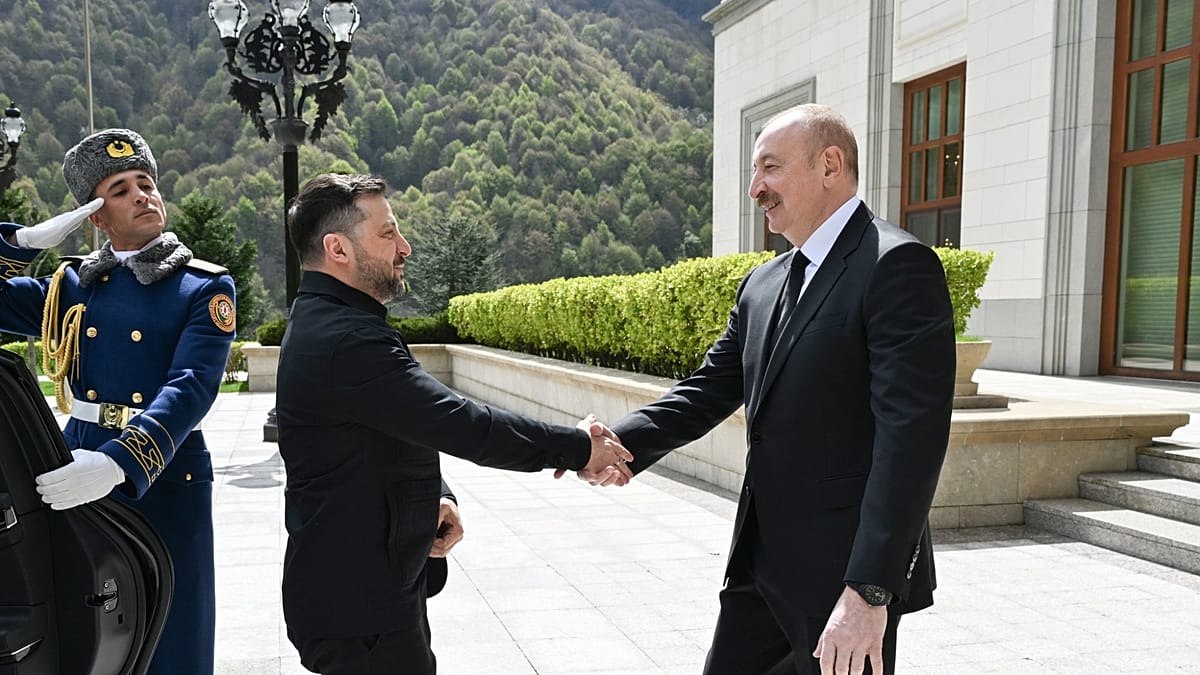 Zelenski reta a Rusia desde Azerbaiyán: ¿paz o más tensión?
