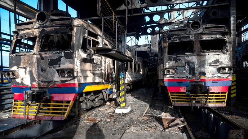 Tren para en pueblo ucraniano para salvar niña enferma en plena nevada