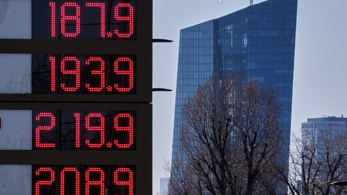 Orbán sacude a la UE: pide fin a sanciones rusas por el petróleo por las nubes