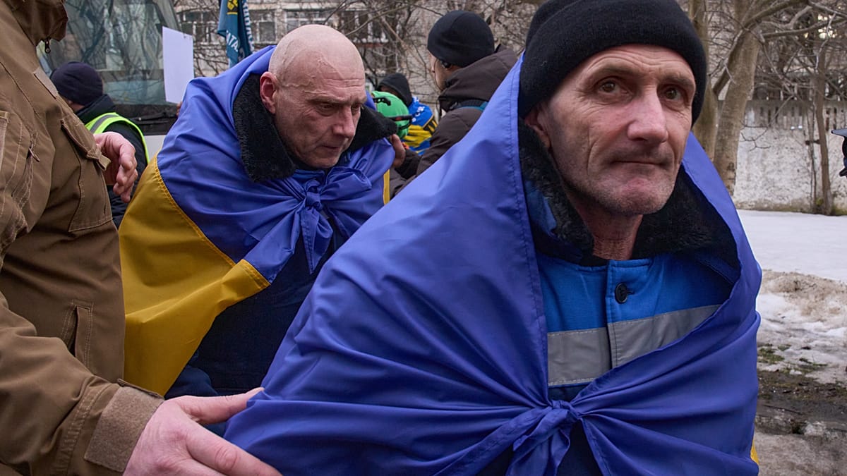 Rusia y Ucrania liberan 175 prisioneros cada uno antes de la tregua pascual