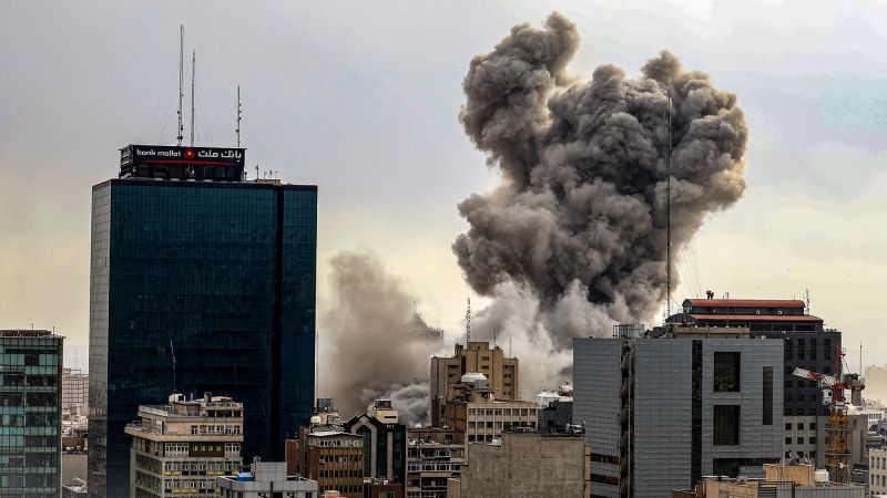 Irán colapsa: Millones en la pobreza por guerra y blackout digital