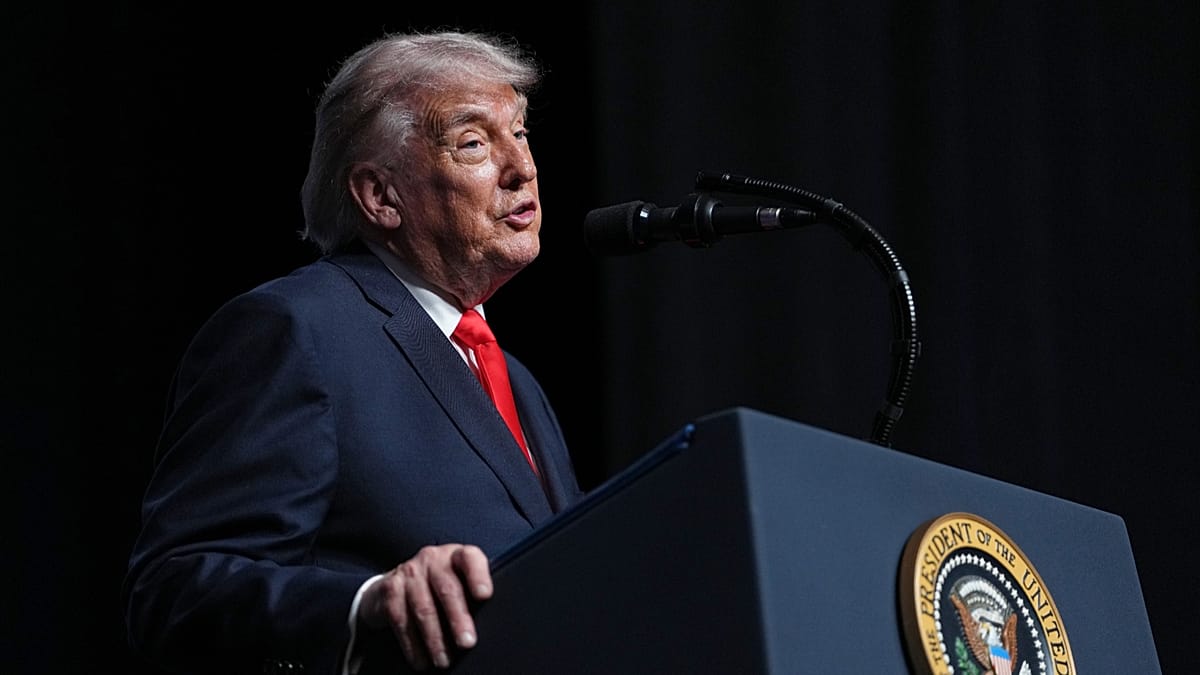 Trump avisa a Cuba: "Os tomamos de camino de Irán"