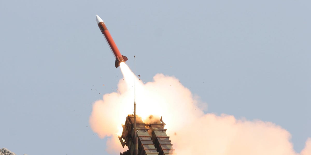 OTAN gasta millones de más en armas por no comprar en equipo