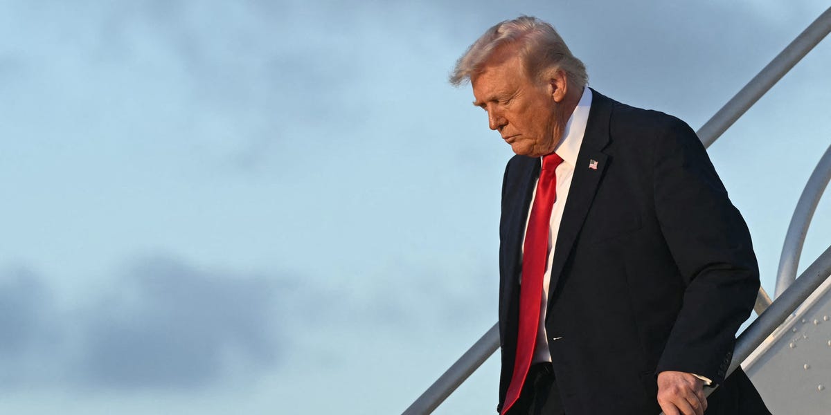 Trump lanza bombardeo demoledor en isla clave de Irán