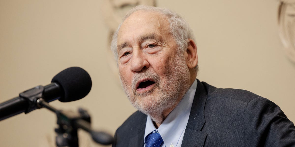 Stiglitz alerta: la economía de EE.UU. va a peor por aranceles y despidos