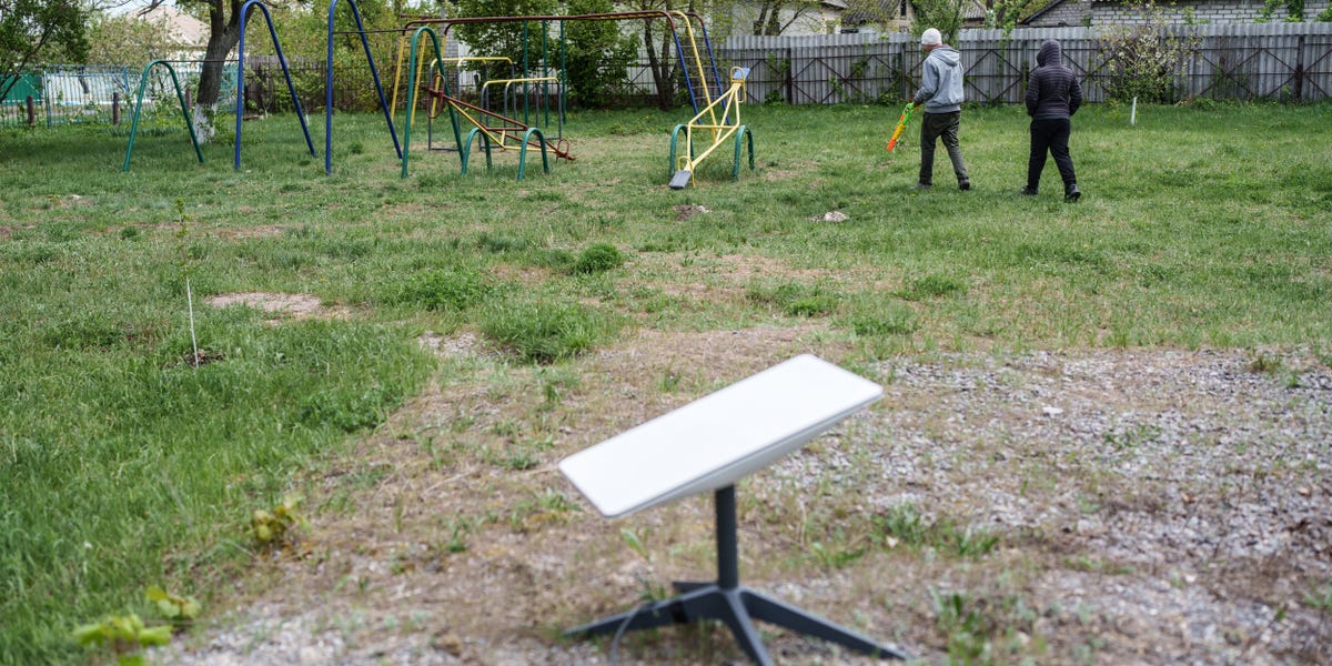 Soldados rusos timados: pagan por Starlink falso y entregan su posición a Ucrania