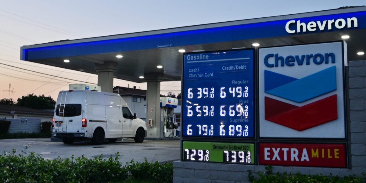 Gasolina por las nubes en EE.UU.: California ya paga 6 dólares el galón