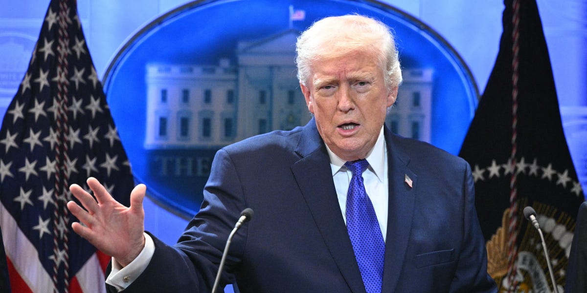 Trump amenaza con bombardear centrales de Irán por el cierre de Ormuz